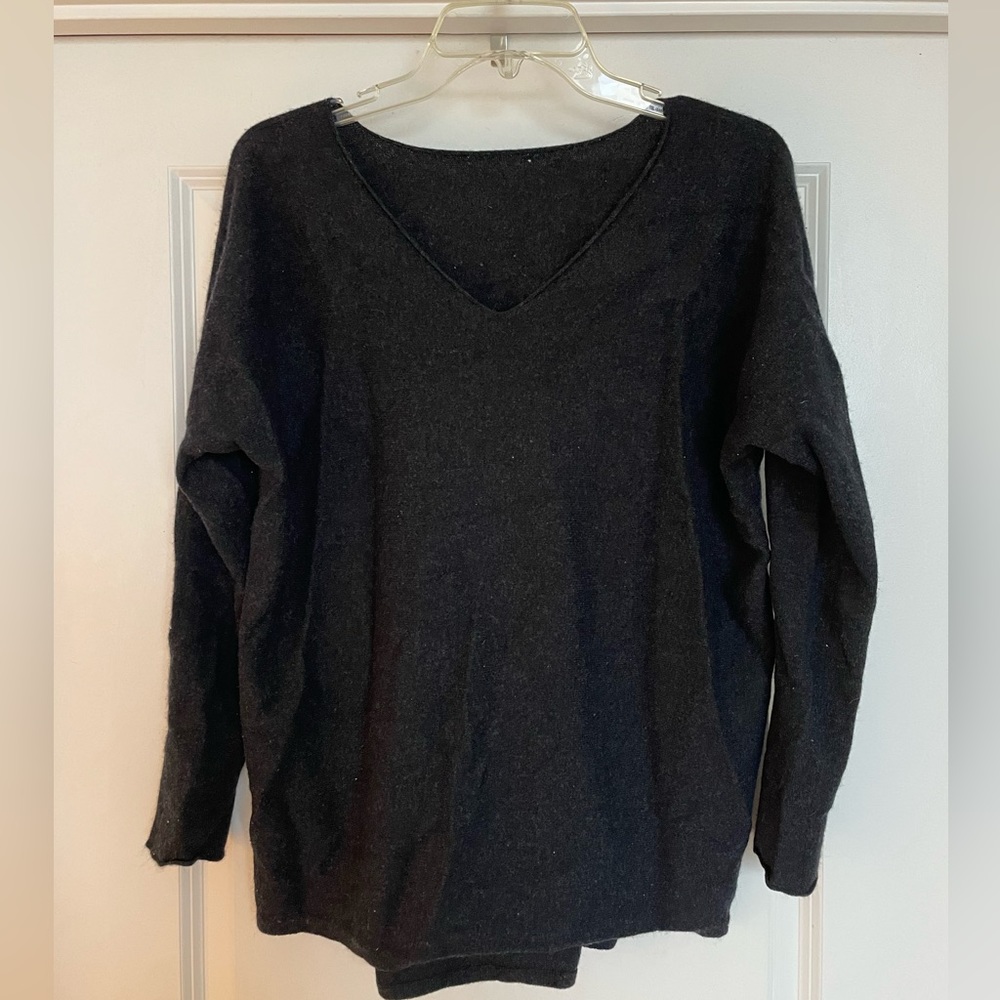 Black cashmere vneck sweater